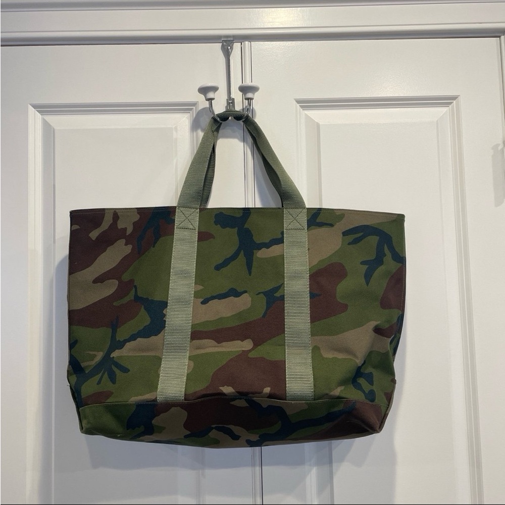 L.L. Bean Hunter’s Camo Zippered Tote Large